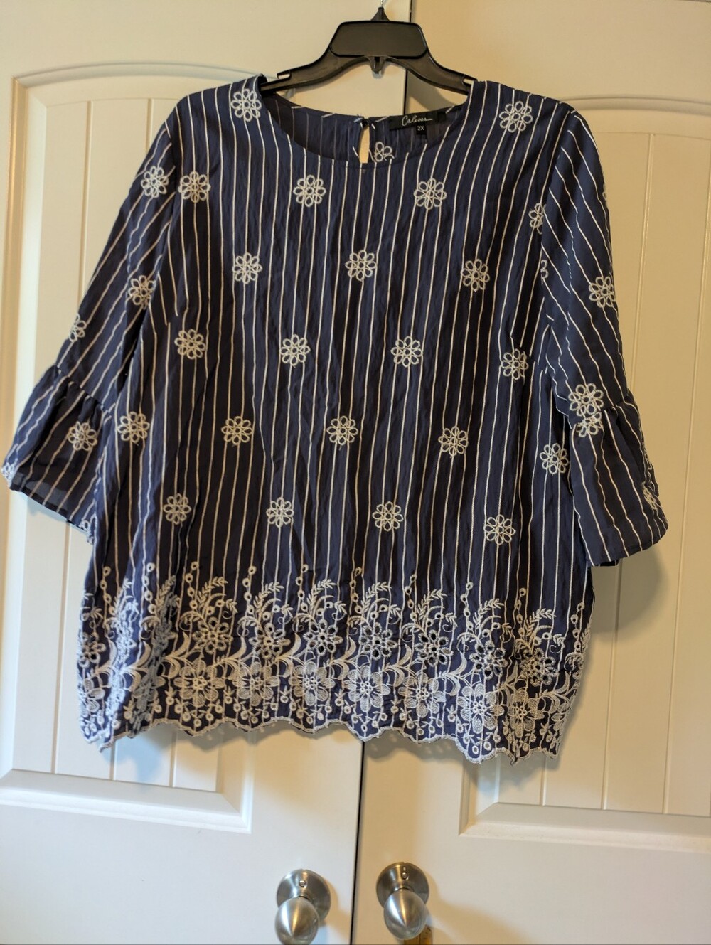 Calessa 2x Navy/White Embroidery Top